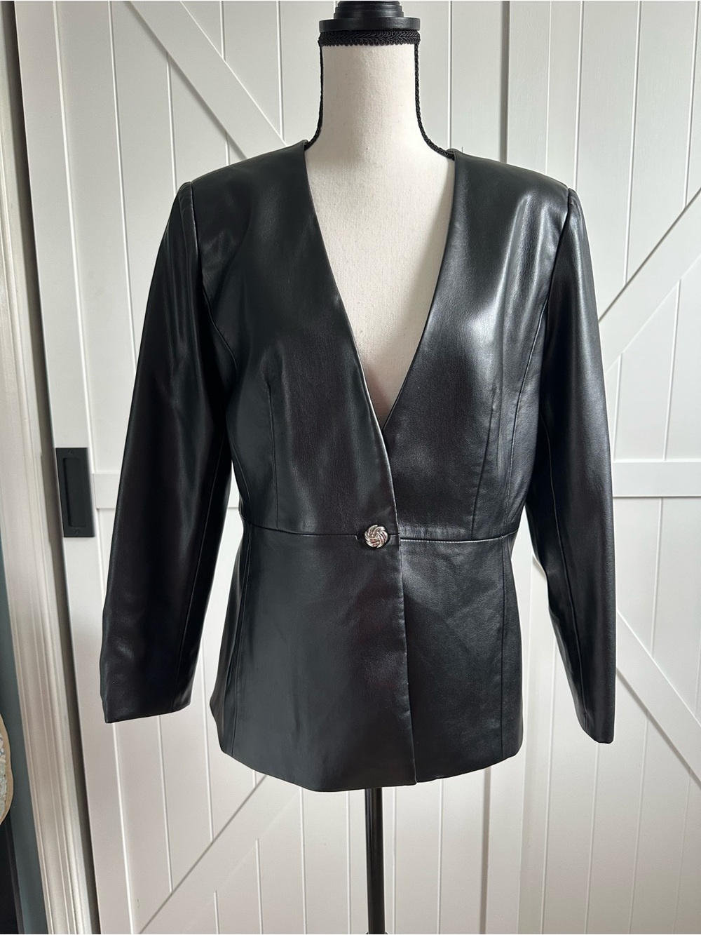 Elie Tahari Size 8 Black Faux Leather Collarless Blazer Jacket